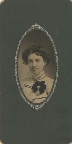 Pretty young woman gibson girl - pretty,