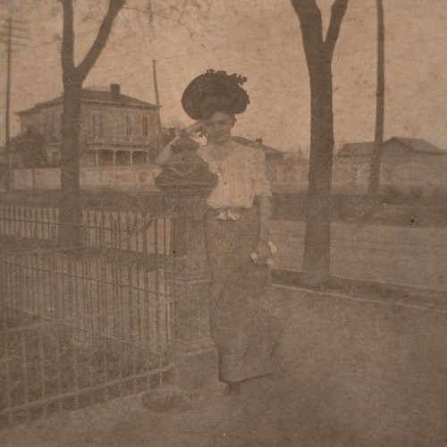 C1900s gibson girl era woman - gibson,
