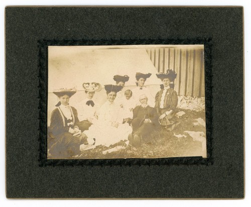 Cabinet card women - cabinet, gibson